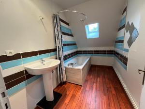 Villas Superbe Maison de maitre 10 chambres 300 m2 Caen : photos des chambres