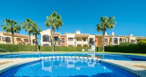 Club Salino Hideaway-Your Peaceful Retreat with Pool in Torrevieja