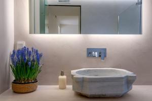 The HostMaster Lighthouse Effect