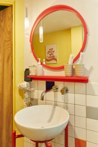 Funky Studios in Central Saigon by CIRCADIAN