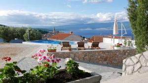 Apartment with private pool and beautiful sea view - by Traveler tourist agency Krk - ID 2106