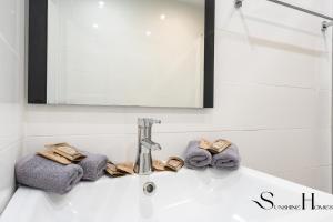 Stylish Seaview Terrace Retreat