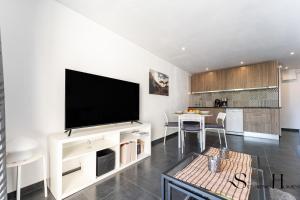 Stylish Seaview Terrace Retreat