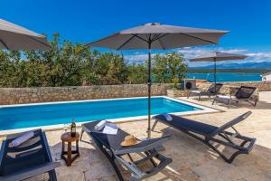 Villa CAPRI with heated pool and sea view on Krk island