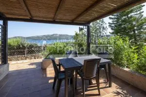 2B - Porto Mannu appartamento a pochi passi dalla spiaggia - Proiettore