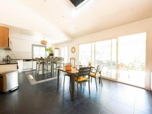 Maisons de vacances L’idylle - Maison moderne avec piscine : photos des chambres