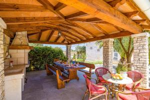 Modern Mediterreanean Villa Tina by villatinapula