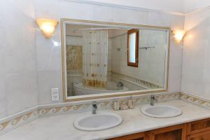 Luxury Household in the Oustkirts of Tinos Town