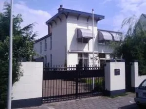 Villa Insulinde - 斯海弗宁恩