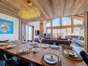 Chalet Haut de Gamme avec Spa et Salle de Cinéma, au Pied des Pistes des 3 Vallées - FR-1-344-1208