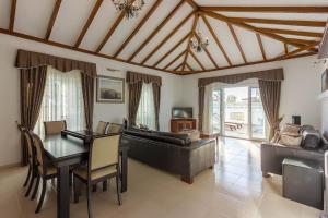 Villa Maya. Attractive Modern 4 Bedroom Villa