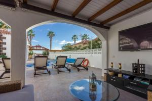 Villa Maya. Attractive Modern 4 Bedroom Villa