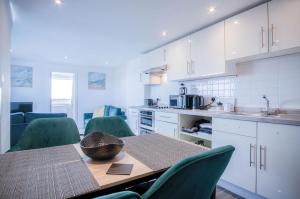 Oasis - 2 Bedroom Apartment - Ocean Breeze