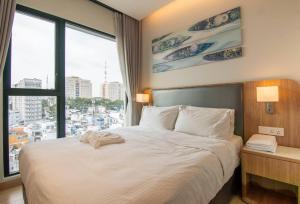 Luxury 2 or 3BR Apartment in Dist 1, Pool and airport pickup