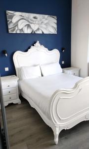 Family Room (2 Adults + 3 Children) room in Duporth Guest House