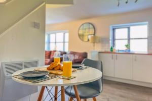 Snug, Dog Friendly, Country Cottage