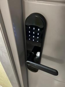 Airport FlyHub Chic Apartment