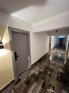 Airport FlyHub Chic Apartment-Self Checkin