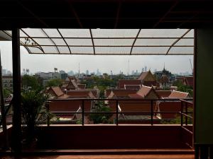 Cha Na Stay at Merry V