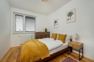 Miedziana Stylish & Cosy Apartment with Balcony Wrocław by Renters