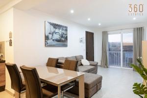 Spacious 3BR designer home just off the promenade by 360 Estates