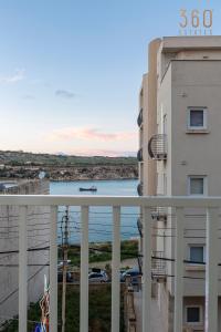 Spacious 3BR designer home just off the promenade by 360 Estates