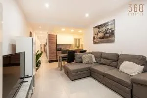 Spacious 3BR designer home just off the promenade by 360 Estates - Cirkewwa