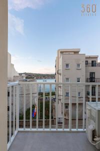 Spacious 3BR designer home just off the promenade by 360 Estates