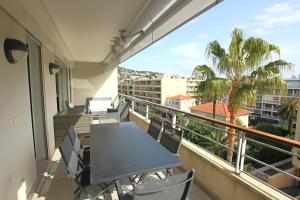 Fully equipped apartment with large terrace lounge area