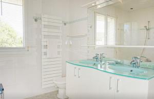 Villas Villa impressionniste * Jardin* Clim * Piscine * : photos des chambres