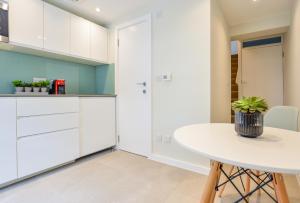 Split Level Studio at West Hampstead by Concept Apartments