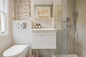 Split Level Studio at West Hampstead by Concept Apartments