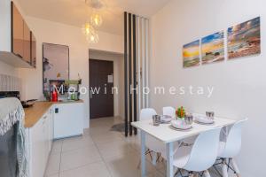 Comfy Studio Room by Moowin