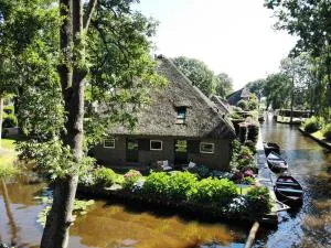 Plompeblad Guesthouse Giethoorn - Wanneperveen