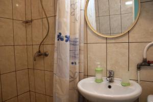 Single Room with Shower room in Hostel Nele
