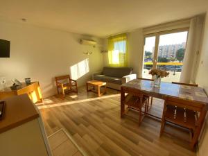 Appartements Sol-y-Days Cigales de mer, studios bien equipes et climatises, en centre-ville a 150m de la plage : photos des chambres