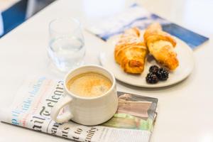 Newports heart: Steps from shops & local charm!