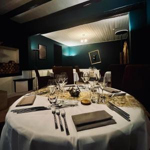 Hotels Logis Le Relais de la Voie Sacree : photos des chambres