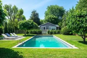 Heated Pool, Driftwood Cottage by RoveTravel - Wainscott