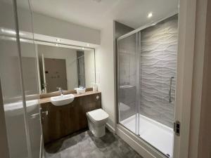 2 bedroom luxury flat in quiet village of Bishopton