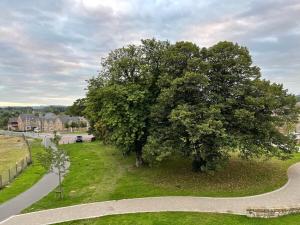 2 bedroom luxury flat in quiet village of Bishopton