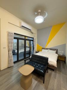Phòng Giường Đôi Có Ban Công (Double Room with Balcony)