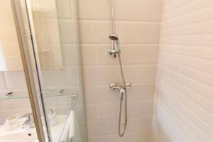 Central position apartment Theater