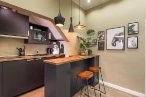 Jungle suite mood behind Piazza Signoria