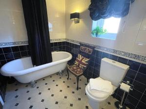 Lovely Self Equipped Studio - 3 Minutes Walk from Chester Centre