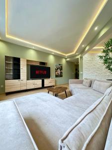 The Tropical - Luxe 2BR Retreat in Tangier City Centre