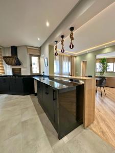 The Tropical - Luxe 2BR Retreat in Tangier City Centre