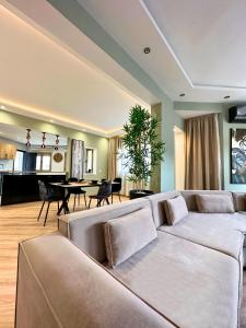 The Tropical - Luxe 2BR Retreat in Tangier City Centre