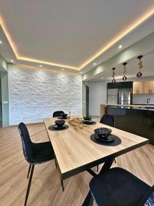 The Tropical - Luxe 2BR Retreat in Tangier City Centre