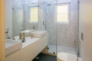 Spacious 2-Bed Apartment with Interior Terrace near Marquês de Pombal, Lisbon - TTL300